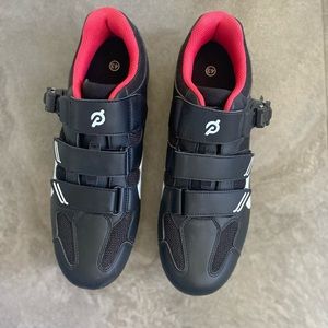 LIKE NEW - PELETON SHOES W CLIPS!